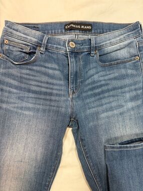 Express Women’s Light Wash Skinny Jeans